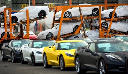 Chevrolety Corvette jadą do salonów