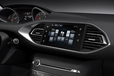 Ekran multimedialny w Peugeot 308 