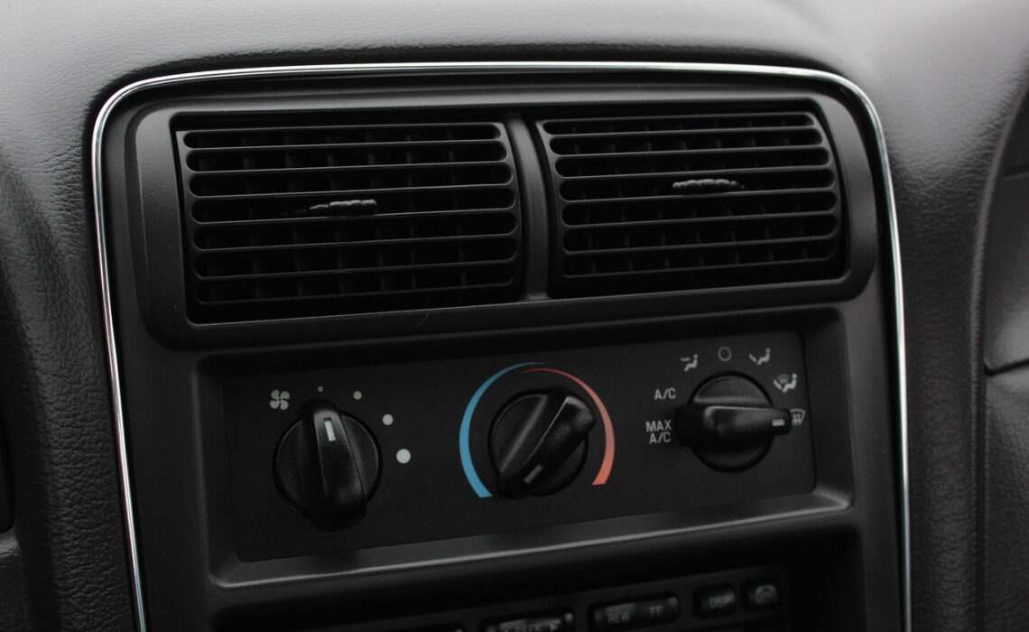 Co może być przyczyną uciekającego czynnika klimatyzacji?